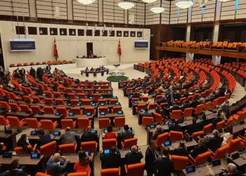 Meclis'te tartışma: oturumlara ara verildi