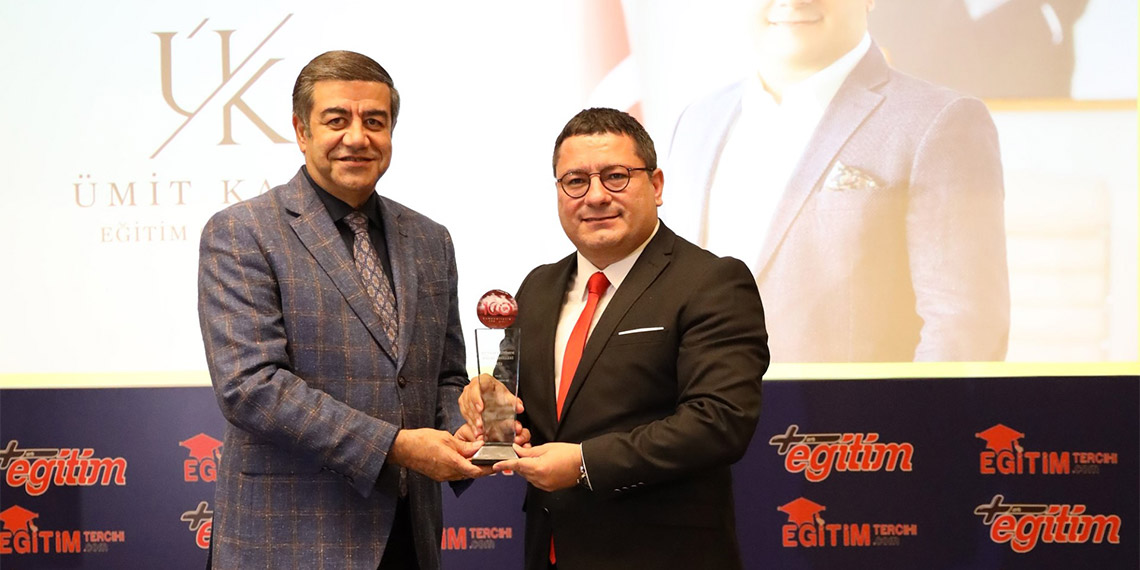 Mektebim Koleji, “10. Yılın Eğitimde Başarı Ödülleri” töreninde “Anadolu Rüyası-Kahraman Mektepliler” projesi ile ‘Yılın Kültür Sanat Projesi’ ödülüne layık görüldü. Eğitim girişimcisi ve Mektebim Koleji Kurucusu Ümit Kalko da ‘Yılın Eğitim Girişimcisi’ alanında ödül aldı.