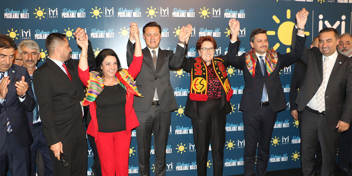 İYİ Parti Genel Başkanı Meral Akşener, mart ayında yapılacak yerel seçimleri için Eskişehir Büyükşehir Belediye Başkanlığı'na Melih Aydın'ı aday gösterdiklerini açıkladı. Akşener, yerel seçimlere ittifak yapmadan gireceklerini yineleyerek, "İttifak sisteminin başarılı olmadığını gördük" dedi.