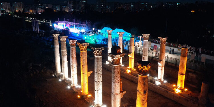 Mersin’de Kilikya'dan Cumhuriyet'e kıyafet sunumu