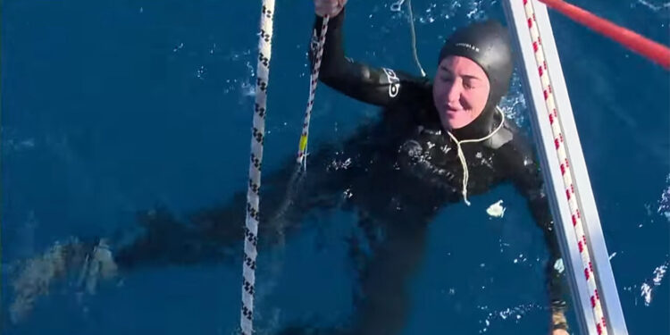 Milli sporcu Şahika Ercümen Hatay'da dünya rekoru kırdı