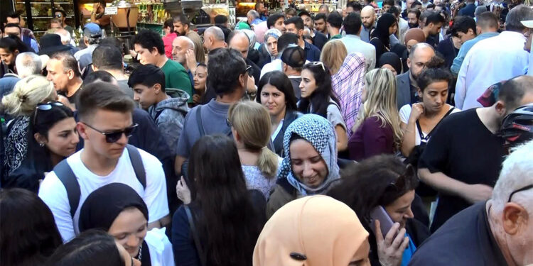 Mısır Çarşısı'nda izdiham