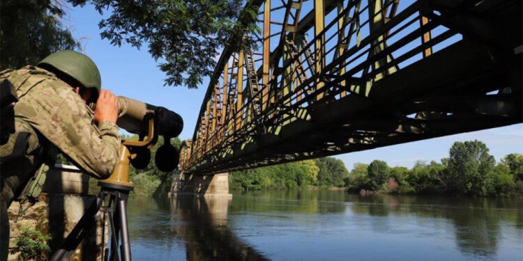 Yunanistan sınırında 6 kişi yakalandı