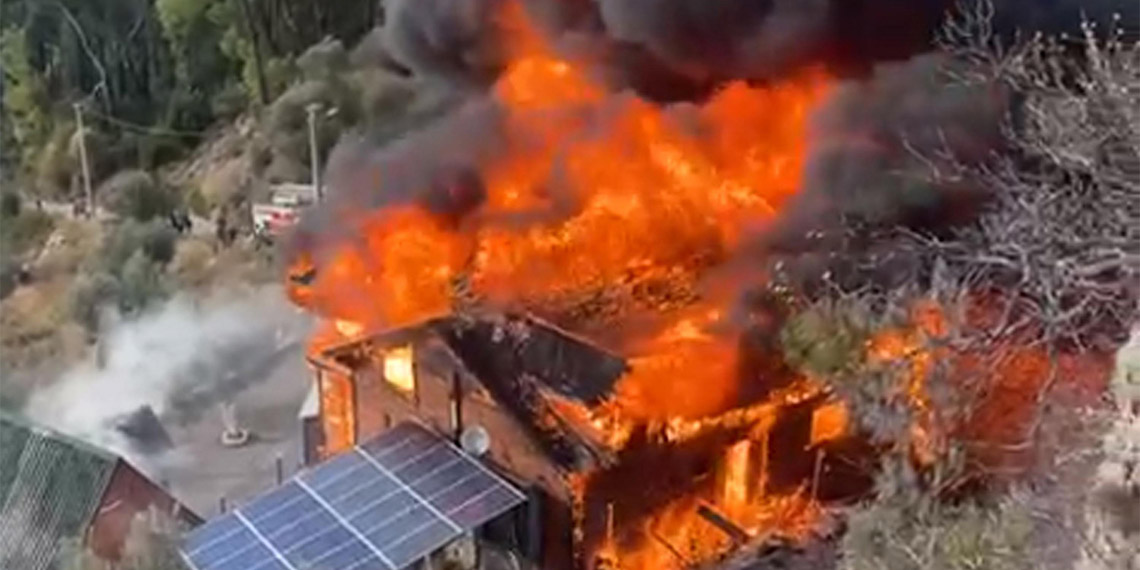 Muğla'da bungalovda çıkan yangın, ormana da sıçradı