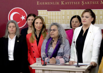 Muhalefet partili kadın milletvekillerinden kadına karşı şiddetle mücadele