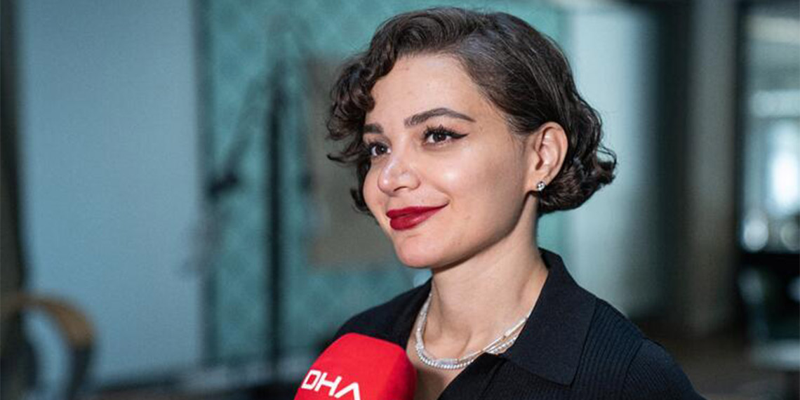 Melek Zeynep Bulut’un performatif, deneysel bir mekân kurgusu olan eseri Açık Yapıt Cumhuriyetin 100’üncü yıl kutlamaları kapsamında 29 Ekim’de, AKM’de sanatseverlerle buluşuyor.