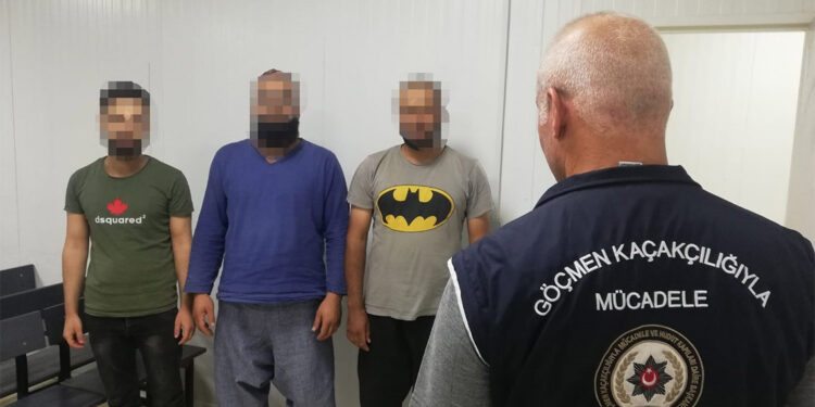 Osmaniye'de yakalanan DEAŞ şüphelisi 3 Suriyeli sınır dışı edilecek