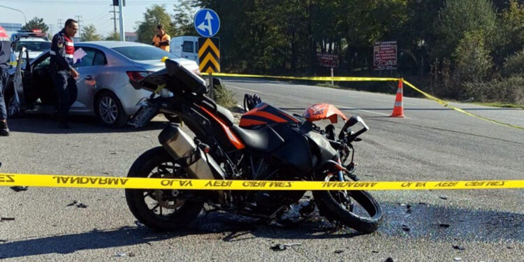 Otomobil ile çarpışan motosikletteki çift öldü
