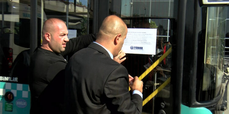 Özel halk otobüsçülerinden 'ücretsiz yolcu taşımayacağız' yazısı