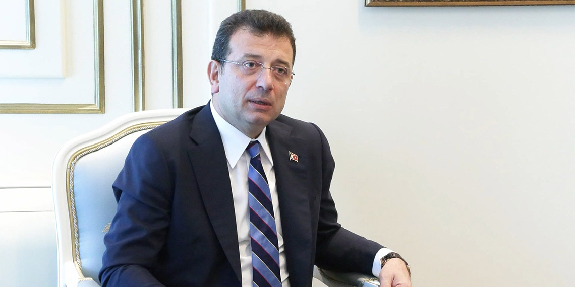 Basın mensuplarının 'Millet İttifakı ve İstanbul İttifakı' sorusuna cevap veren Ekrem İmamoğlu, "Siyasi partilerin kendi iç mekanizmalarını nasıl işleteceği yönünde verdiği kararlara benim buradan yorum yapmam asla yakışmaz. Ama son ana kadar her türlü ittifak kurulabilir inancımı tekrar dile getiriyorum" diye konuştu.