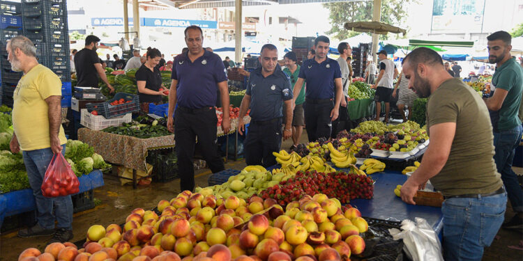 Semt pazarlarında gürültülü satış yapanlara ceza