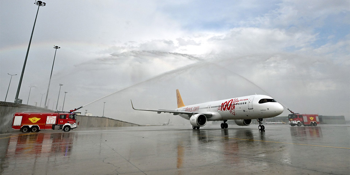 Pegasus Hava Yolları’nın Cumhuriyet’in 100’üncü yılında filosuna kattığı Cumhuriyet isimli 100'üncü uçağı İstanbul Sabiha Gökçen Havalimanı’na iniş yaptı.