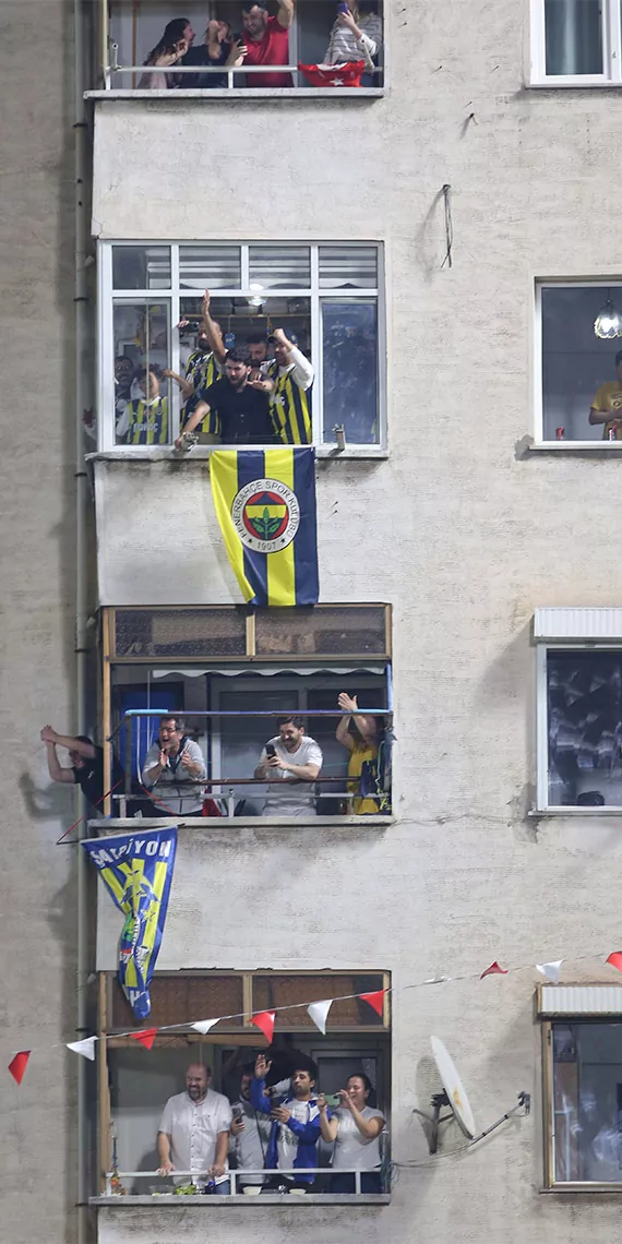 Fenerbahçe teknik direktörü i̇smail kartal, "maç başından sonuna kadar oyun kontrolü elimizdeydi. İkinci yarı üzerine koyarak daha fazla gol bulup kazanmasını bildik. Cumhuriyet bayramı’nda bu galibiyet camiamıza hayırlı olsun" dedi.