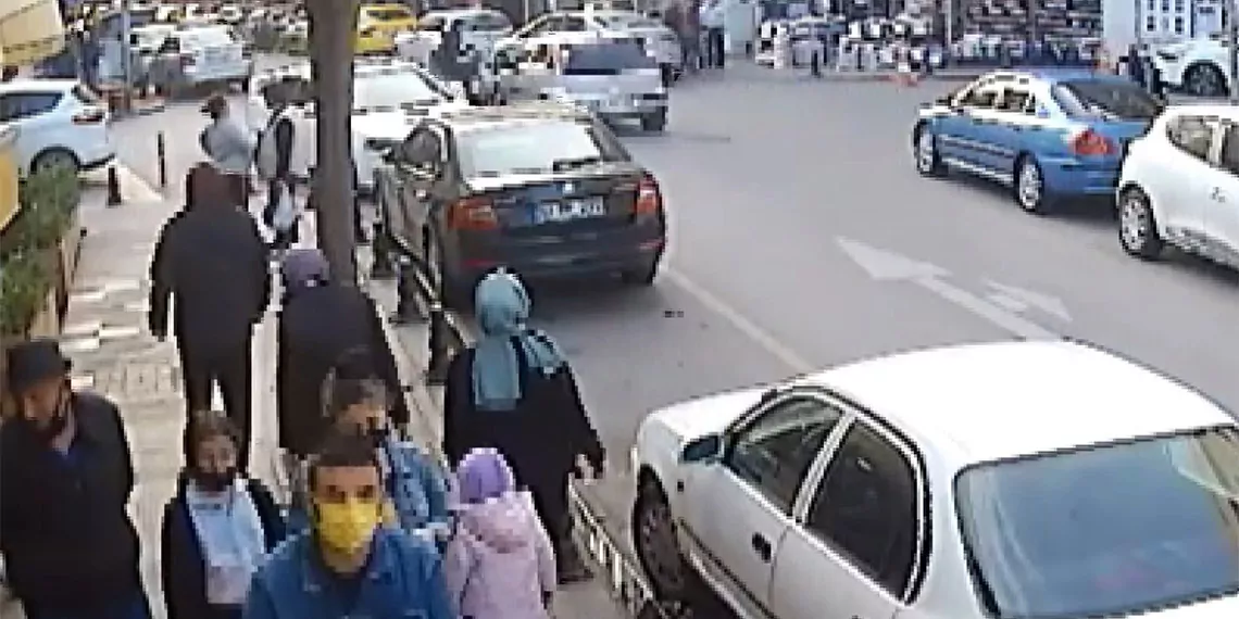 Pendik'te mahalleli trafik ışığı ve kasis istiyor