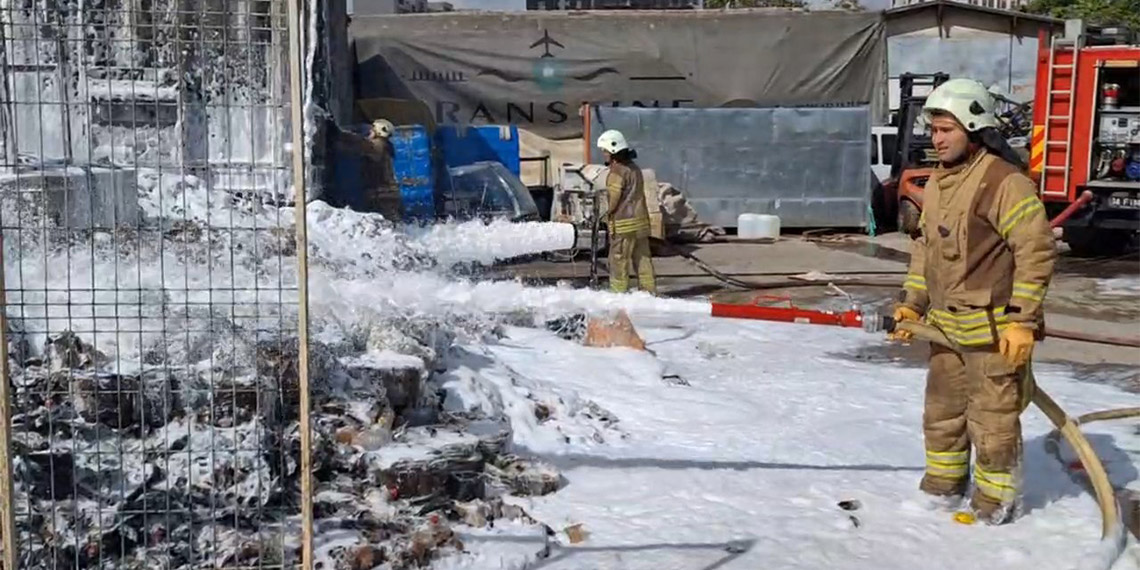 Pendik Yediemin deposunda yangın