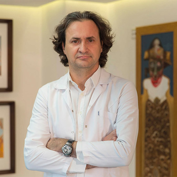 Kaşkaloğlu Göz Hastanesi Hekimlerinden Prof. Dr. Erkin Kır'dan, retina yırtığında erken tedavi uyarısı.