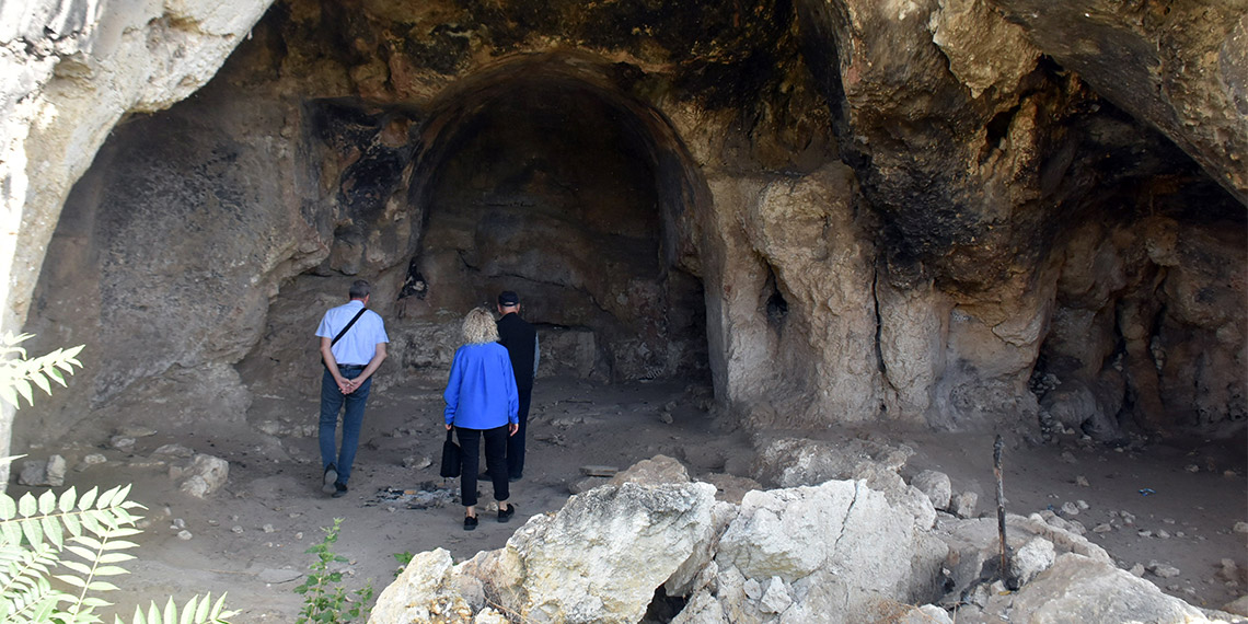 Edirne'nin Lalapaşa ilçesine bağlı Sinanköy'de Trak ve Bizanslar dahil birçok medeniyete ev sahipliği yapan 3 bin yıllık yerleşim alanı, definecilerin tahribatı ve bakımsızlık nedeniyle yok olma tehlikesiyle karşı karşıya kaldı.