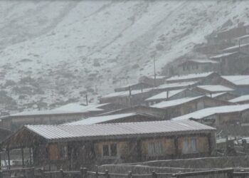 Rize'nin yaylaları beyaz örtüyle kaplandı