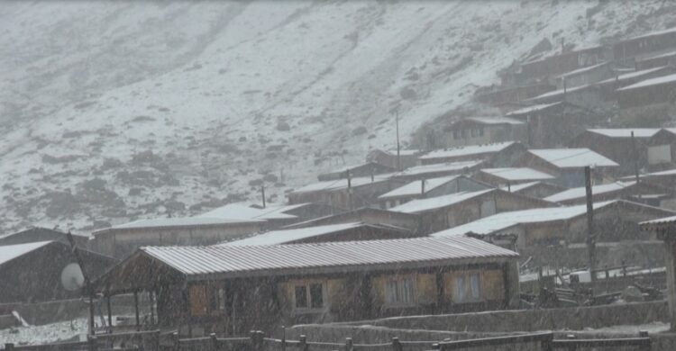 Rize'nin yaylaları beyaz örtüyle kaplandı