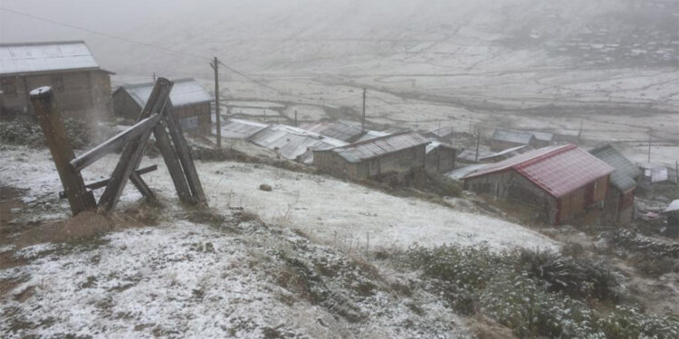 Rize'nin yüksek kesimlerinde kar yağdı