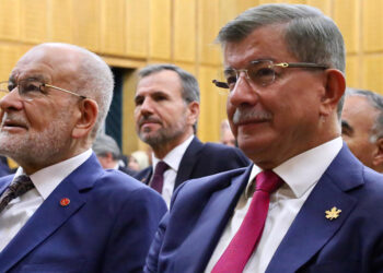 Saadet ve Gelecek Partisi ilk grup toplantısını yaptı
