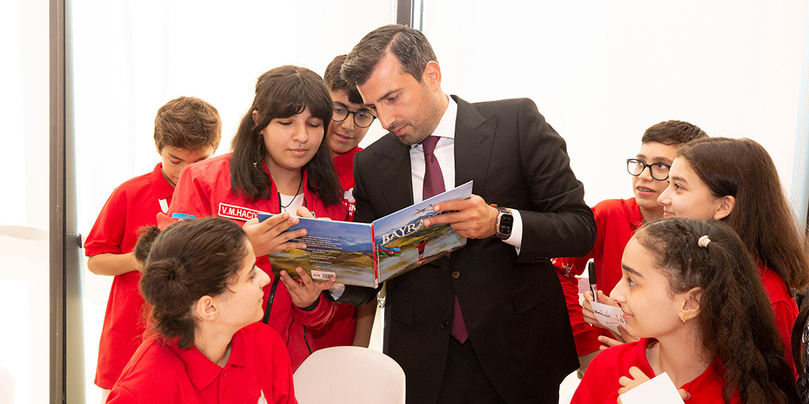 Azerbaycan'dan Selçuk Bayraktar'a madalya