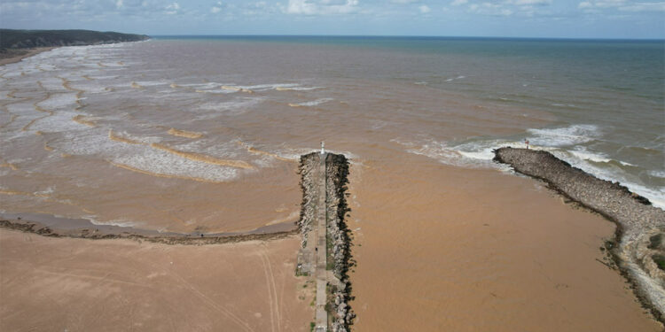 Şile'de denize çamur aktı