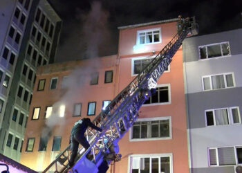 Şişli'de 5 katlı binada yangın