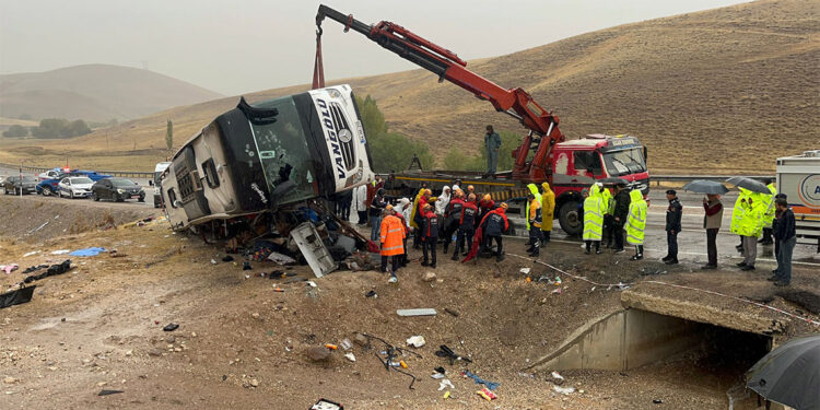 Sivas'ta 7 kişinin öldüğü kazada yaralanan 28 kişi taburcu edildi