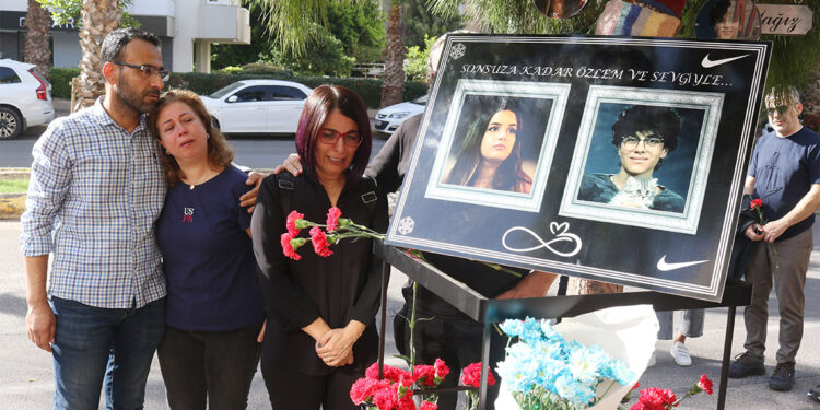 Skuter kazasında ölen liseli Mahmut ve Ada karanfillerle anıldı