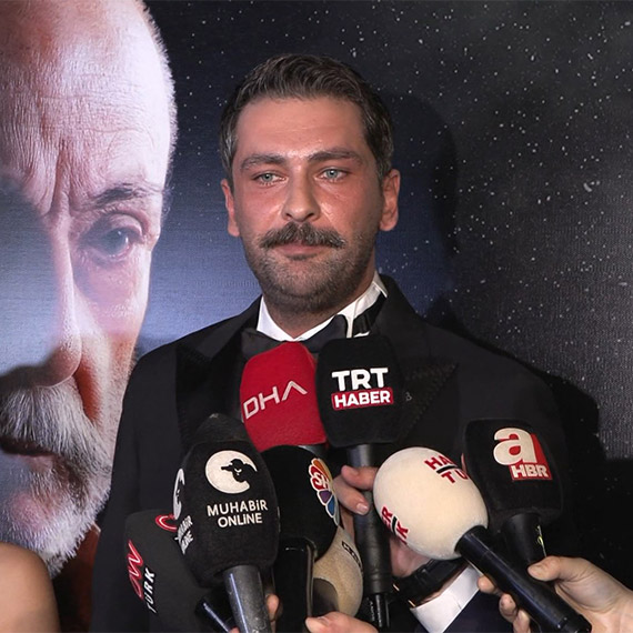 Cumhuriyet ilan edilmeden bir gün önce Çankaya Köşkü'nün mutfağında yaşananları konu alan Son Akşam Yemeği filminin galası yapıldı.