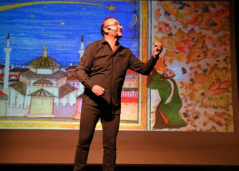Sunay Akın'dan ‘Cumhuriyet Yolunda’ gösterisi