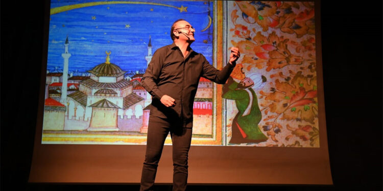 Sunay Akın'dan ‘Cumhuriyet Yolunda’ gösterisi