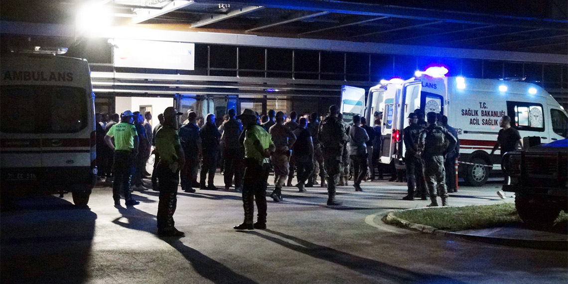 TSK üssüne roketatarlı saldırı; 8 yaralı