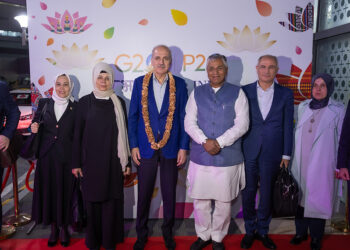 Numan Kurtulmuş Hindistan'da