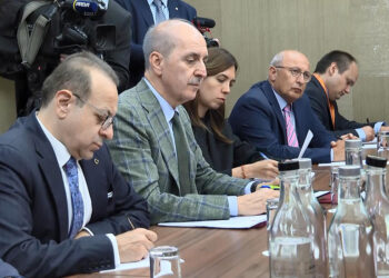 Numan Kurtulmuş Prag'da resmi temaslarda bulundu