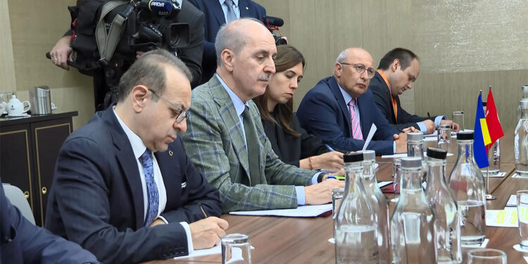 Numan Kurtulmuş Prag'da resmi temaslarda bulundu