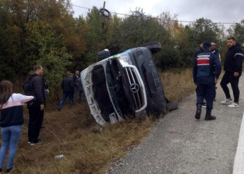 Tekirdağ'da yolcu minibüsü devrildi: 16 yaralı