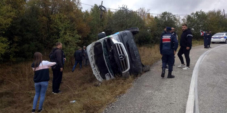 Tekirdağ'da yolcu minibüsü devrildi: 16 yaralı