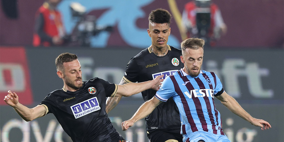 Süper Lig’in 9’uncu haftasında Trabzonspor Alanyaspor'u 1-0 mağlup etti. Bordo-mavililer bu skorla ligdeki puanını 15’e yükseltti. Alanyaspor ise 10 puanda kaldı.