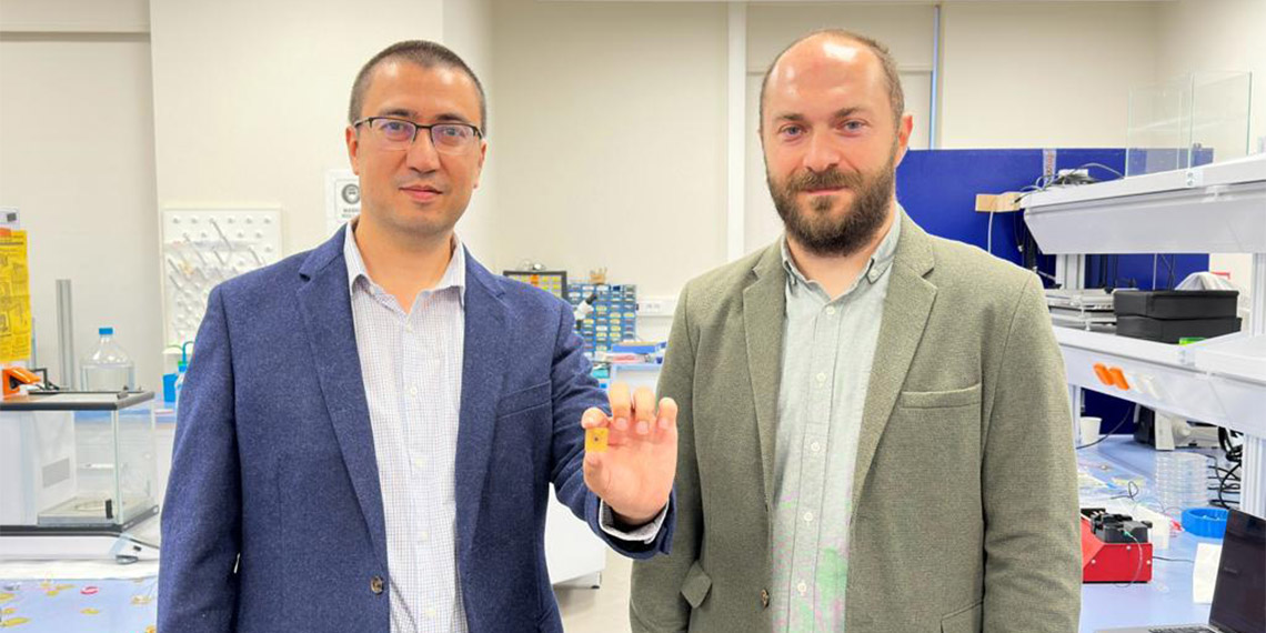 Koç Üniversitesi Biyoentegre Mikrocihazlar Laboratuvarı araştırmacıları, gıda zehirlenmesini önleyecek sensör geliştirdi.