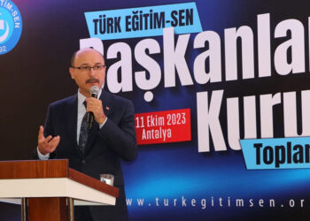 Öğretmenlere bir maaş ikramiye verilmesini istiyoruz