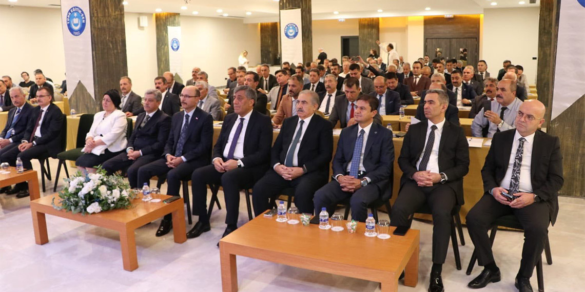 Öğretmenlere bir maaş ikramiye verilmesini istiyoruz