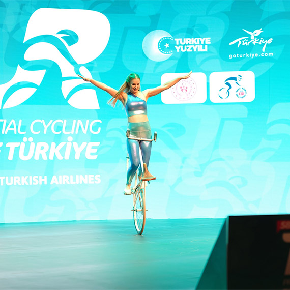 "Bir Bisiklet Yarışından Fazlası" sloganıyla bisiklet sporunun ve kültürünün gelişiminden, Türkiye'nin tanıtımına, bisiklet turizminden iklim krizi ile mücadele gibi pek konuya vurgu yapacak olan 58. Cumhurbaşkanlığı Türkiye Bisiklet Turu, dünya şampiyonu Artistik Bisikletçi Viola Brand'i ağırlamaya hazırlanıyor.