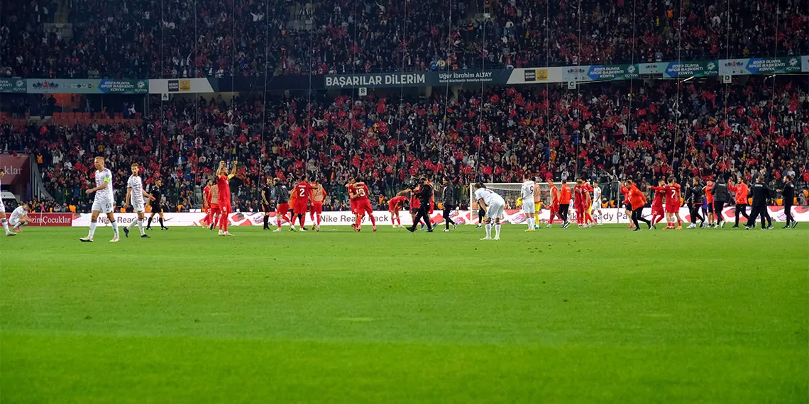 Konya'da oynanan müsabakada letonya'yı 4-0 yenerek 2024 avrupa futbol şampiyonası'na katılmayı garantileyen a milli futbol takımı için siyasiler tebrik mesajları yayımladı.