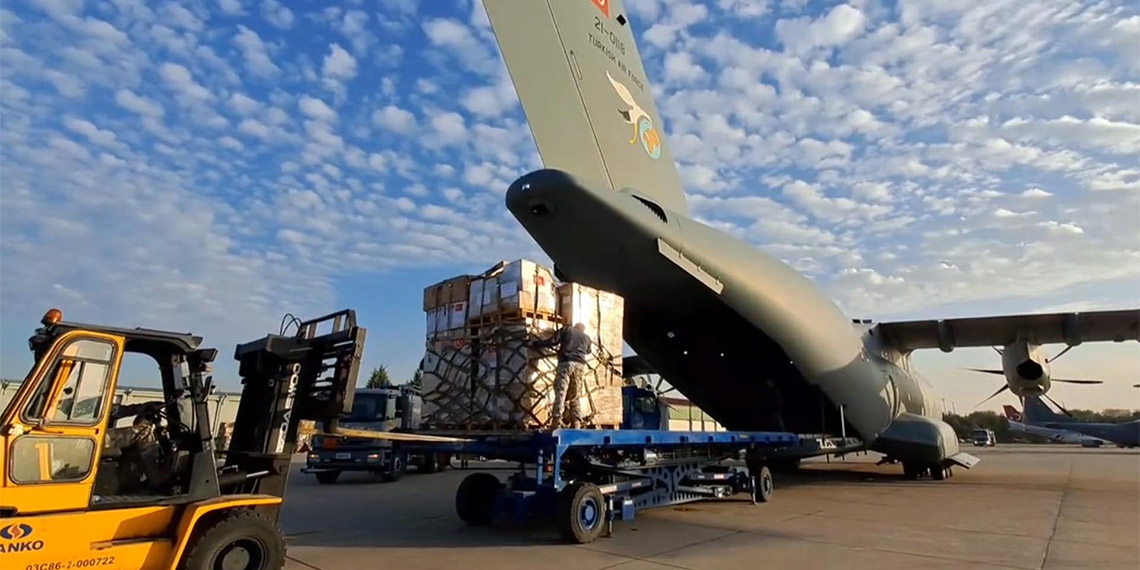 Gazze'ye 4 uçak dolusu yardım malzemesi gitti