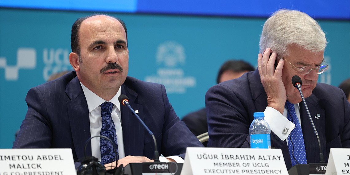 Birleşmiş Kentler ve Yerel Yönetimler Dünya Teşkilatı (UCLG) Başkanı ve Konya Büyükşehir Belediye Başkanı Uğur İbrahim Altay, ''İsrail yönetimi, Gazze’ye 19 gündür insani yardımın ulaşmasına engel oluyor. Gazze'de binlerce çocuk, o çocukların anneleri binlerce ton bomba altında öldürülüyorlar. Buna mı sessiz kalacağız? Lütfen vicdanınızla hareket edin'' dedi.