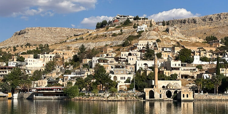 Ucube otel 23 saniyede yıkıldı