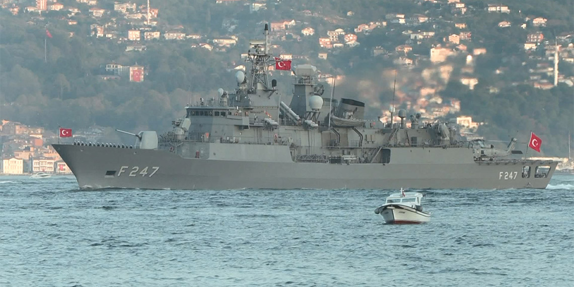 Uraloğlu ve Kacır 100 geminin boğazdan geçiş törenini izledi