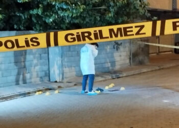 İki çocuğunun gözü önünde eşini öldürüp intihara kalkıştı